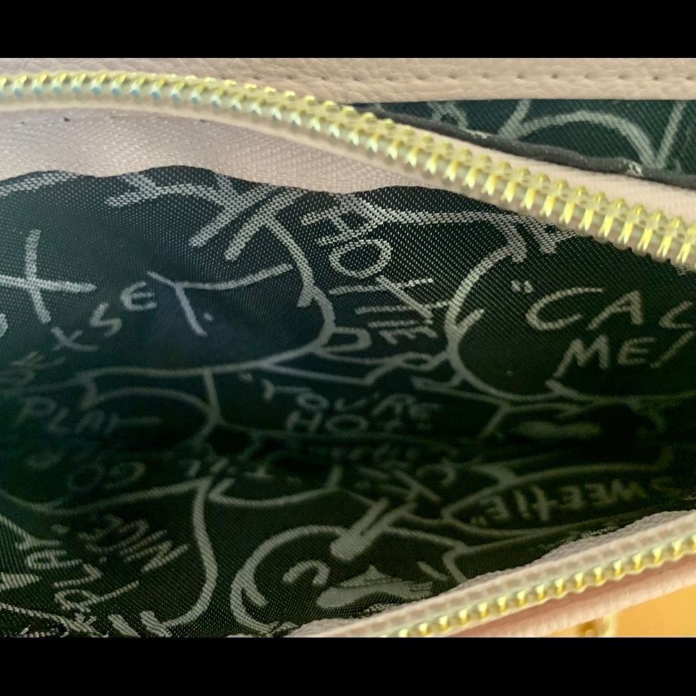BETSEY JOHNSONS Light pink heart detail small gold chain purse. - Picture 7 of 9